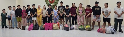 Đột kích cơ sở mỹ phẩm Thanh Thuý và Mỹ Trinh, công an tịch thu 70.000 chai dầu gió giả, tạm giam 19 người- Ảnh 1.