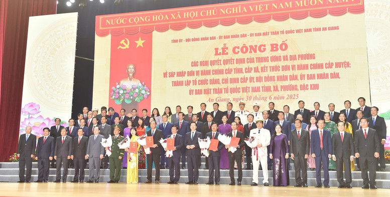 Sau sáp nhập, tỉnh gần 5 triệu dân này sẽ hội tụ đầy đủ các yếu tố địa lý từ biển, đảo, núi rừng đến đồng bằng trù phú- Ảnh 1. Sau sáp nhập, tỉnh gần 5 triệu dân này sẽ hội tụ đầy đủ các yếu tố địa lý từ biển, đảo, núi rừng đến đồng bằng trù phú- Ảnh 1.