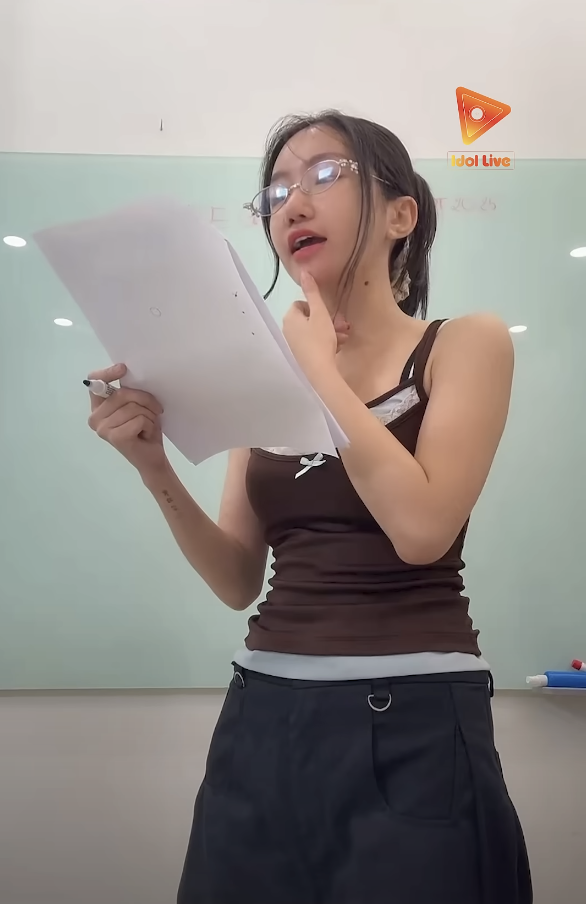 Sao Việt thi nhau giải đề THPT: Dàn Chị Đẹp - Em Xinh lên sóng ầm ầm, không thấy bóng bất kỳ sao nam nào!- Ảnh 3. Sao Việt thi nhau giải đề THPT: Dàn Chị Đẹp - Em Xinh lên sóng ầm ầm, không thấy bóng bất kỳ sao nam nào!- Ảnh 3.