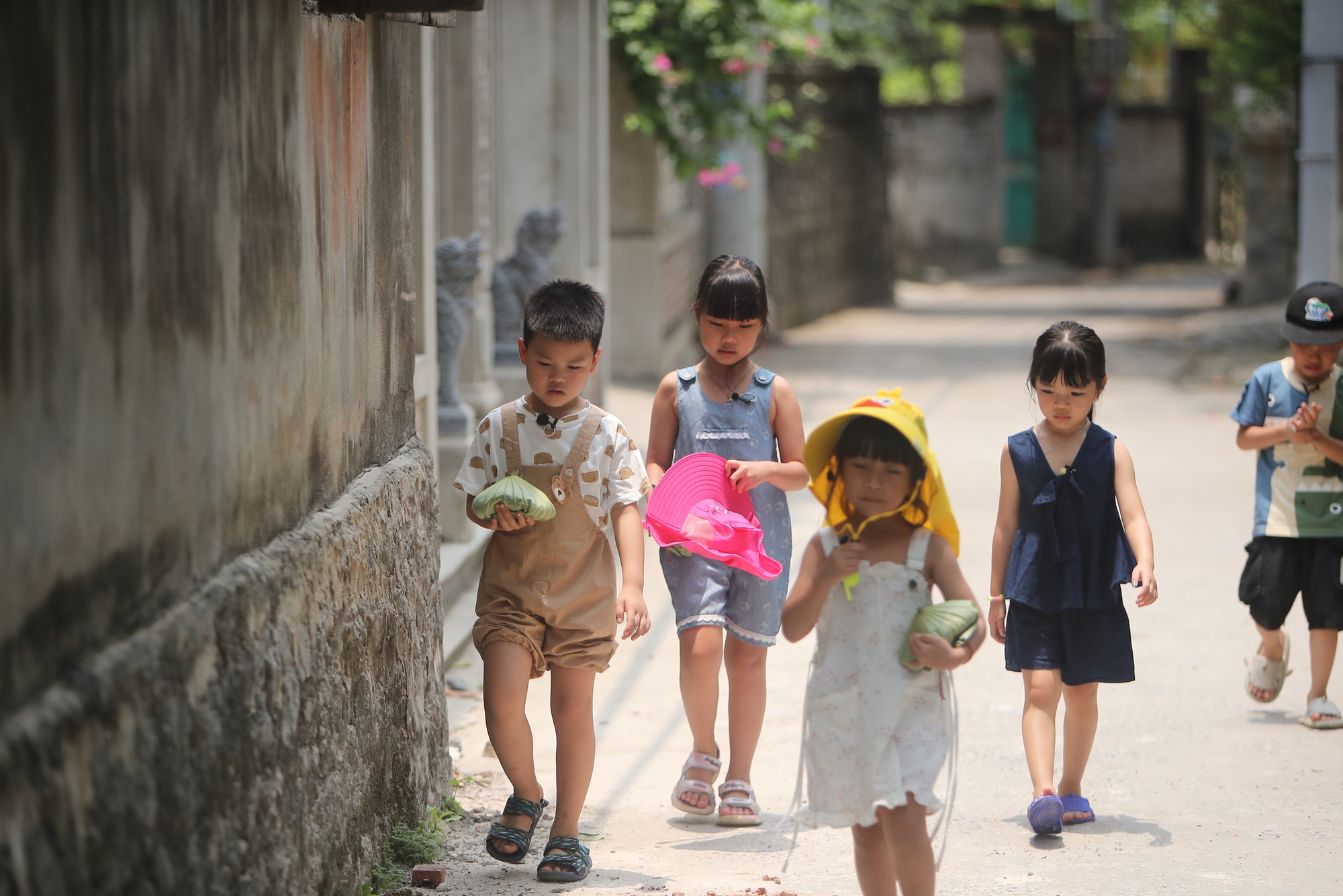 "Bố ơi mình đi đâu thế? 2025" - Tập 7: Khi chiếc điều hòa trở thành bài học đầu đời về lòng biết ơn- Ảnh 1. "Bố ơi mình đi đâu thế? 2025" - Tập 7: Khi chiếc điều hòa trở thành bài học đầu đời về lòng biết ơn- Ảnh 1.