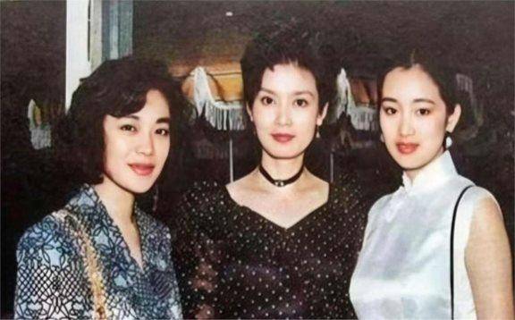 4 quý bà màn ảnh Hoa ngữ: Đẹp từ thần thái, sang từ cốt cách, không ai "đóng nổi" vai nghèo!- Ảnh 8. 4 quý bà màn ảnh Hoa ngữ: Đẹp từ thần thái, sang từ cốt cách, không ai "đóng nổi" vai nghèo!- Ảnh 8.