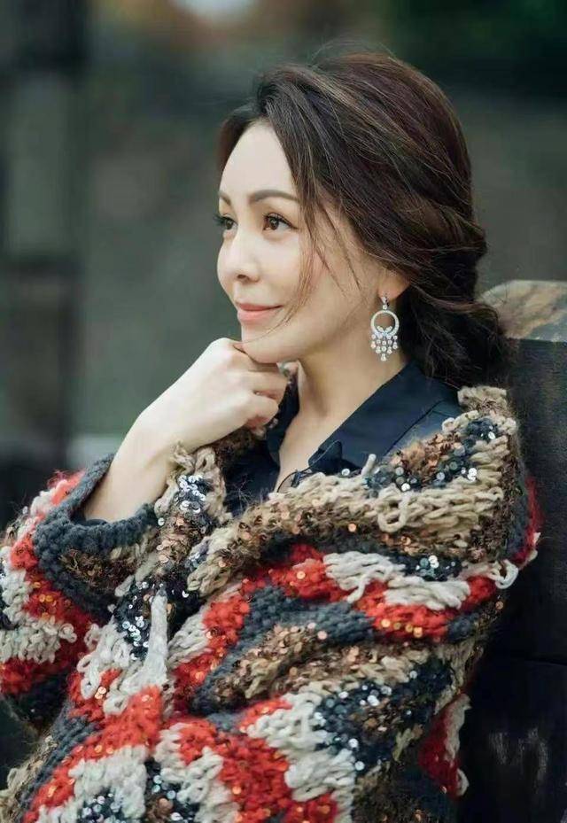 4 quý bà màn ảnh Hoa ngữ: Đẹp từ thần thái, sang từ cốt cách, không ai "đóng nổi" vai nghèo!- Ảnh 6. 4 quý bà màn ảnh Hoa ngữ: Đẹp từ thần thái, sang từ cốt cách, không ai "đóng nổi" vai nghèo!- Ảnh 6.