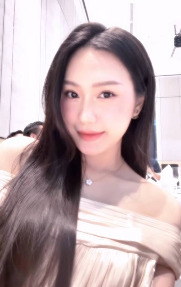 Không thân thiết nhưng phải ngồi chung mâm, Doãn Hải My và Chu Thanh Huyền phản ứng gây sốt- Ảnh 3. Không thân thiết nhưng phải ngồi chung mâm, Doãn Hải My và Chu Thanh Huyền phản ứng gây sốt- Ảnh 3.