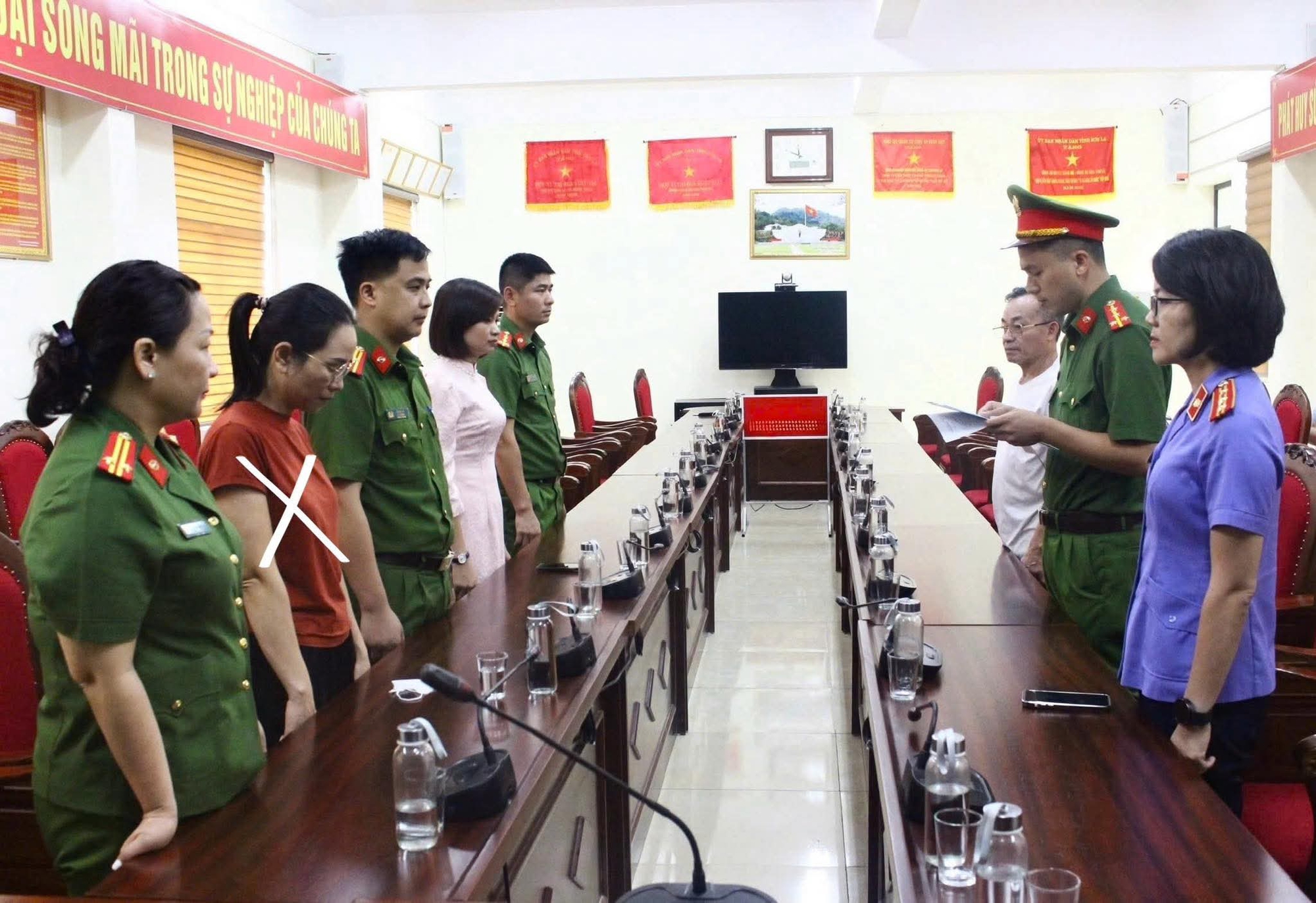 Bắt nguyên kế toán trưởng Vũ Thị Thúy- Ảnh 1.