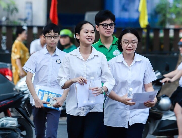 Đề tốt nghiệp 'sát thủ', dự báo điểm chuẩn giảm- Ảnh 1. Đề tốt nghiệp 'sát thủ', dự báo điểm chuẩn giảm- Ảnh 1.