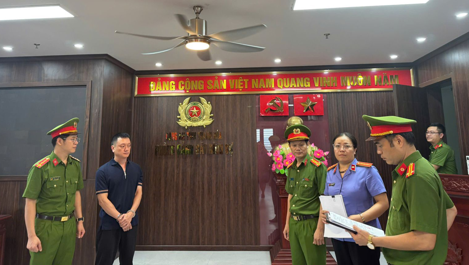 Khởi tố, bắt tạm giam trùm giang hồ Vi "ngộ"- Ảnh 1. Khởi tố, bắt tạm giam trùm giang hồ Vi "ngộ"- Ảnh 1.