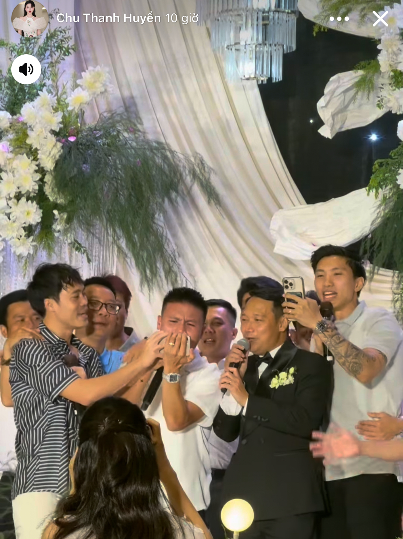 Chu Thanh Huyền mang cả mỹ phẩm đến SVĐ quảng cáo bất chấp lùm xùm, đi ăn cưới HLV của Quang Hải cũng làm Chu Thanh Huyền mang cả mỹ phẩm đến SVĐ quảng cáo bất chấp lùm xùm, đi ăn cưới HLV của Quang Hải cũng làm