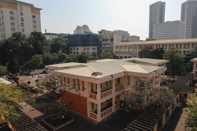 "Muốn học ngoại ngữ phải vào trường..." - Câu truyền miệng trở thành chân lý của biết bao thế hệ học sinh,  bao năm vẫn đúng!- Ảnh 1.