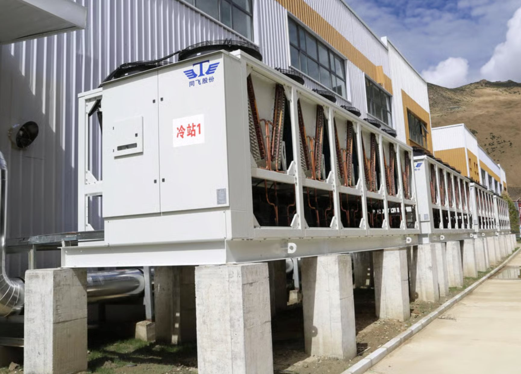 Chiến lược ‘Đông Dữ liệu, Tây Tính toán’ của Trung Quốc khiến thế giới choáng váng: Xây trung tâm AI ở độ cao 3.600 mét, ngầm tạo ra hệ sinh thái cao nguyên- Ảnh 2. Chiến lược ‘Đông Dữ liệu, Tây Tính toán’ của Trung Quốc khiến thế giới choáng váng: Xây trung tâm AI ở độ cao 3.600 mét, ngầm tạo ra hệ sinh thái cao nguyên- Ảnh 2.