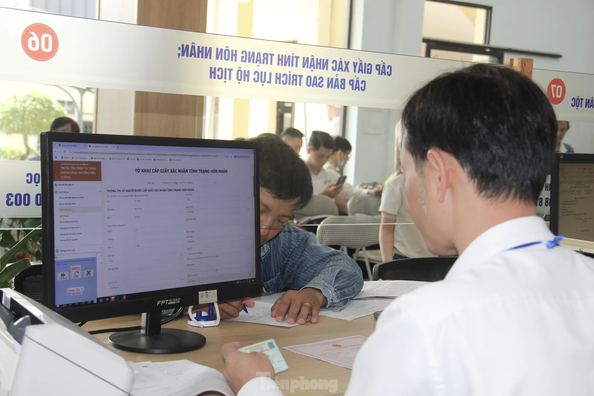 Những giấy tờ đầu tiên đóng dấu tên xã phường mới ở Đà Nẵng- Ảnh 6.