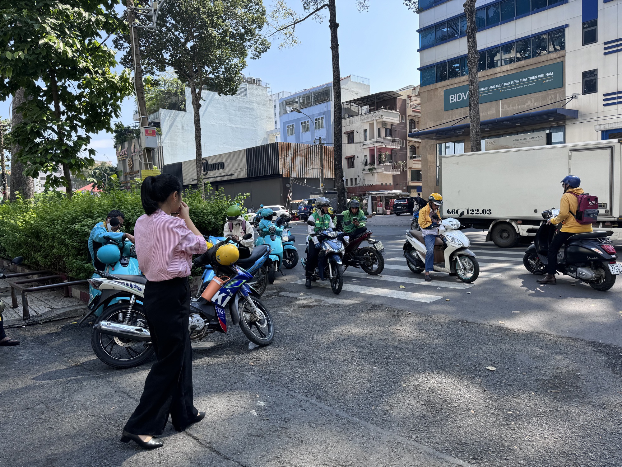 Vì sao khó đặt xe qua app theo địa chỉ mới?- Ảnh 1.