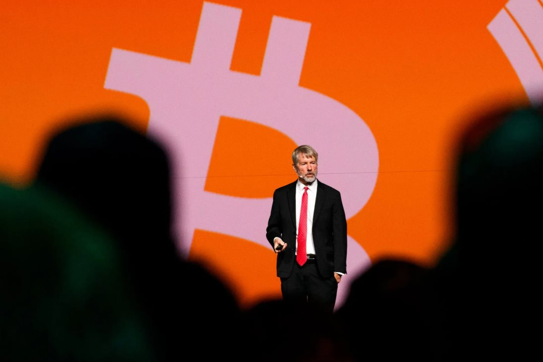 Canh bạc đổi đời của doanh nghiệp mua nhiều Bitcoin nhất thế giới: Từ cái tên lụi tàn trong làng công nghệ đến mức tăng trưởng 3.300%, thu về 14 tỷ USD/quý- Ảnh 2. Canh bạc đổi đời của doanh nghiệp mua nhiều Bitcoin nhất thế giới: Từ cái tên lụi tàn trong làng công nghệ đến mức tăng trưởng 3.300%, thu về 14 tỷ USD/quý- Ảnh 2.