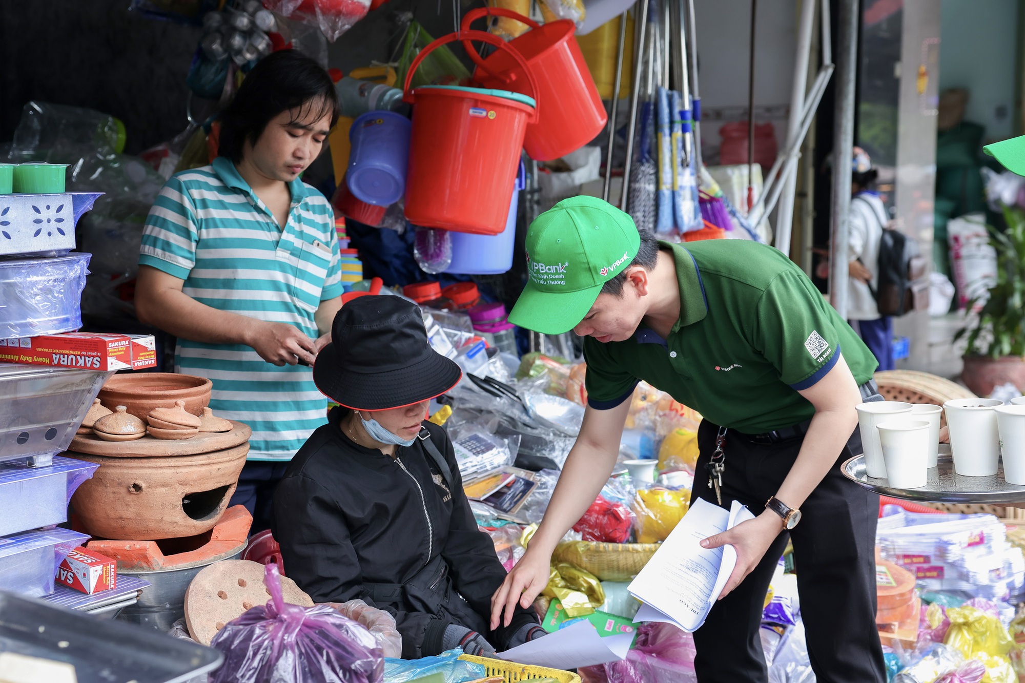 Chuyên gia VPBank CommCredit cùng hộ kinh doanh gỡ khó Nghị định 70- Ảnh 1. Chuyên gia VPBank CommCredit cùng hộ kinh doanh gỡ khó Nghị định 70- Ảnh 1.