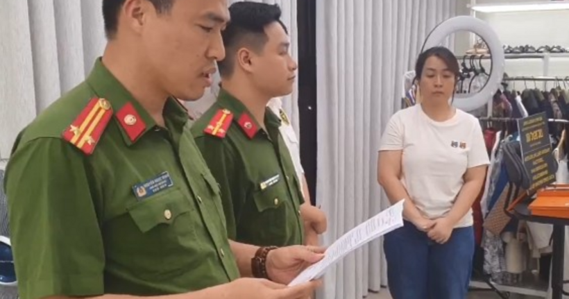 Hà Nội: Tạm giữ người phụ nữ bán hàng online trốn thuế có doanh thu hơn 800 tỷ đồng- Ảnh 1. Hà Nội: Tạm giữ người phụ nữ bán hàng online trốn thuế có doanh thu hơn 800 tỷ đồng- Ảnh 1.