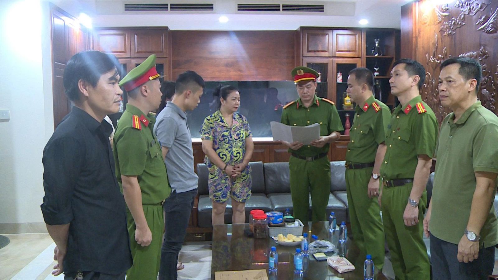 Khởi tố, khám xét khẩn cấp nhà của Nguyễn Huy Tùng- Ảnh 1. Khởi tố, khám xét khẩn cấp nhà của Nguyễn Huy Tùng- Ảnh 1.