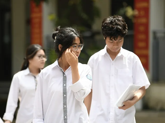Chênh lệch 15,5 điểm, hiệu trưởng trường tuyển 3 môn 10 điểm nói: 'Không bất ngờ'- Ảnh 1. Chênh lệch 15,5 điểm, hiệu trưởng trường tuyển 3 môn 10 điểm nói: 'Không bất ngờ'- Ảnh 1.