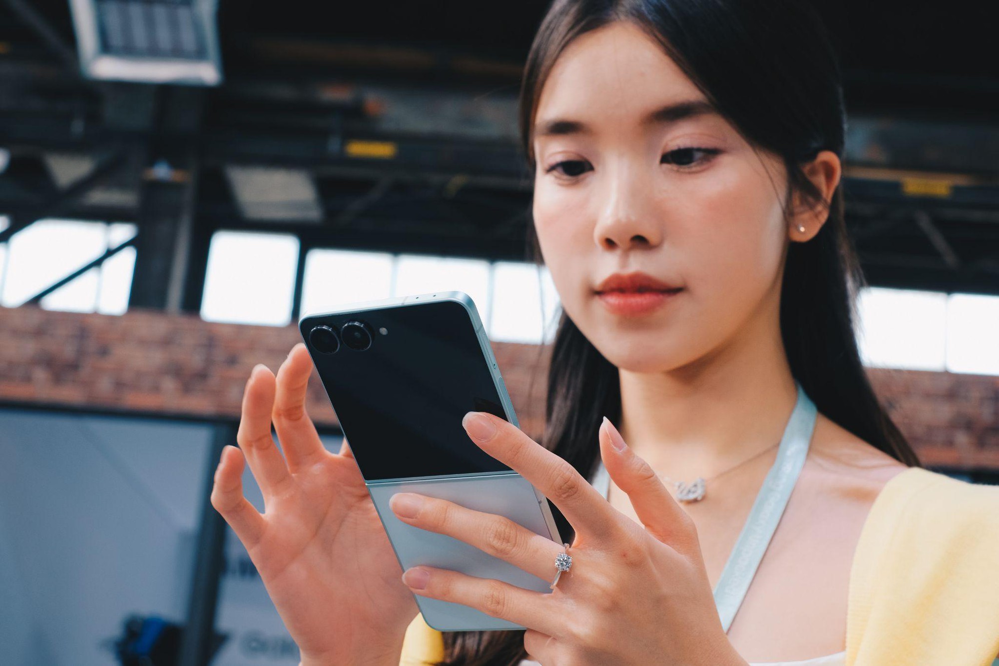 Galaxy Z Fold7 & Z Flip7: Khi điện thoại gập không còn phải đánh đổi- Ảnh 1. Galaxy Z Fold7 & Z Flip7: Khi điện thoại gập không còn phải đánh đổi- Ảnh 1.