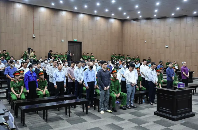 Nhìn lại những diễn biến đáng chú ý tại phiên xét xử vụ Tập đoàn Phúc Sơn trước ngày tòa tuyên án- Ảnh 1. Nhìn lại những diễn biến đáng chú ý tại phiên xét xử vụ Tập đoàn Phúc Sơn trước ngày tòa tuyên án- Ảnh 1.