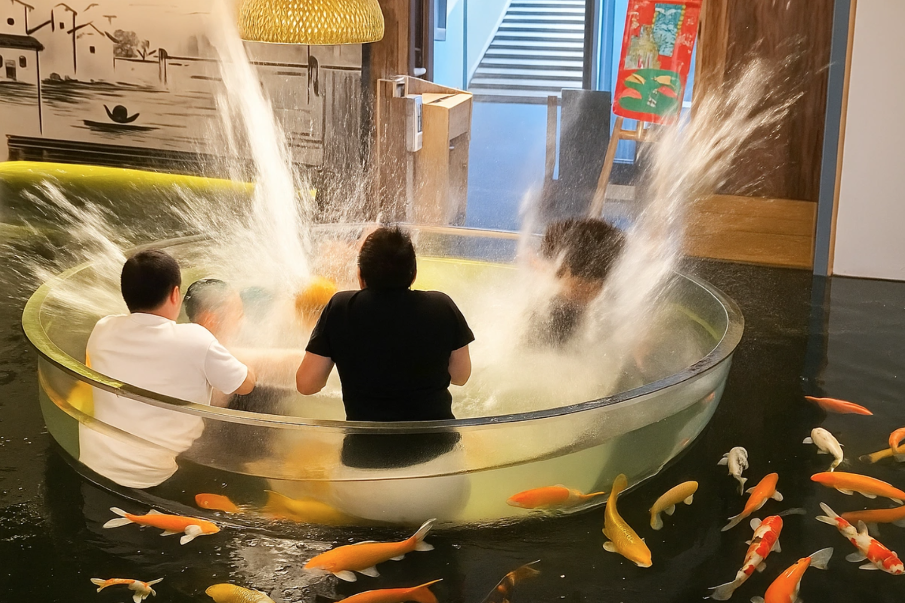 Bàn tiệc bất ngờ vỡ tung giữa lúc đang ăn khiến các thực khách rơi thẳng xuống nước: Thiết kế nhà hàng gây tranh cãi- Ảnh 2. Bàn tiệc bất ngờ vỡ tung giữa lúc đang ăn khiến các thực khách rơi thẳng xuống nước: Thiết kế nhà hàng gây tranh cãi- Ảnh 2.