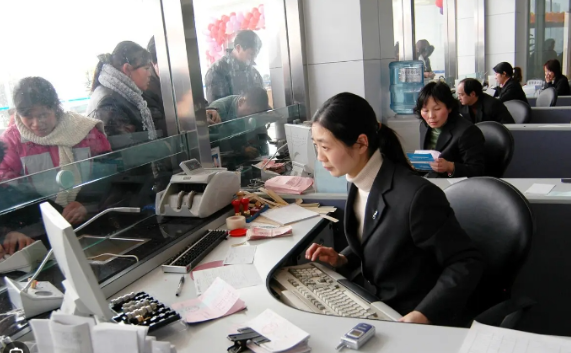 Đến ngân hàng vay tiền, phát hiện được thừa kế 5 tỷ- Ảnh 2.