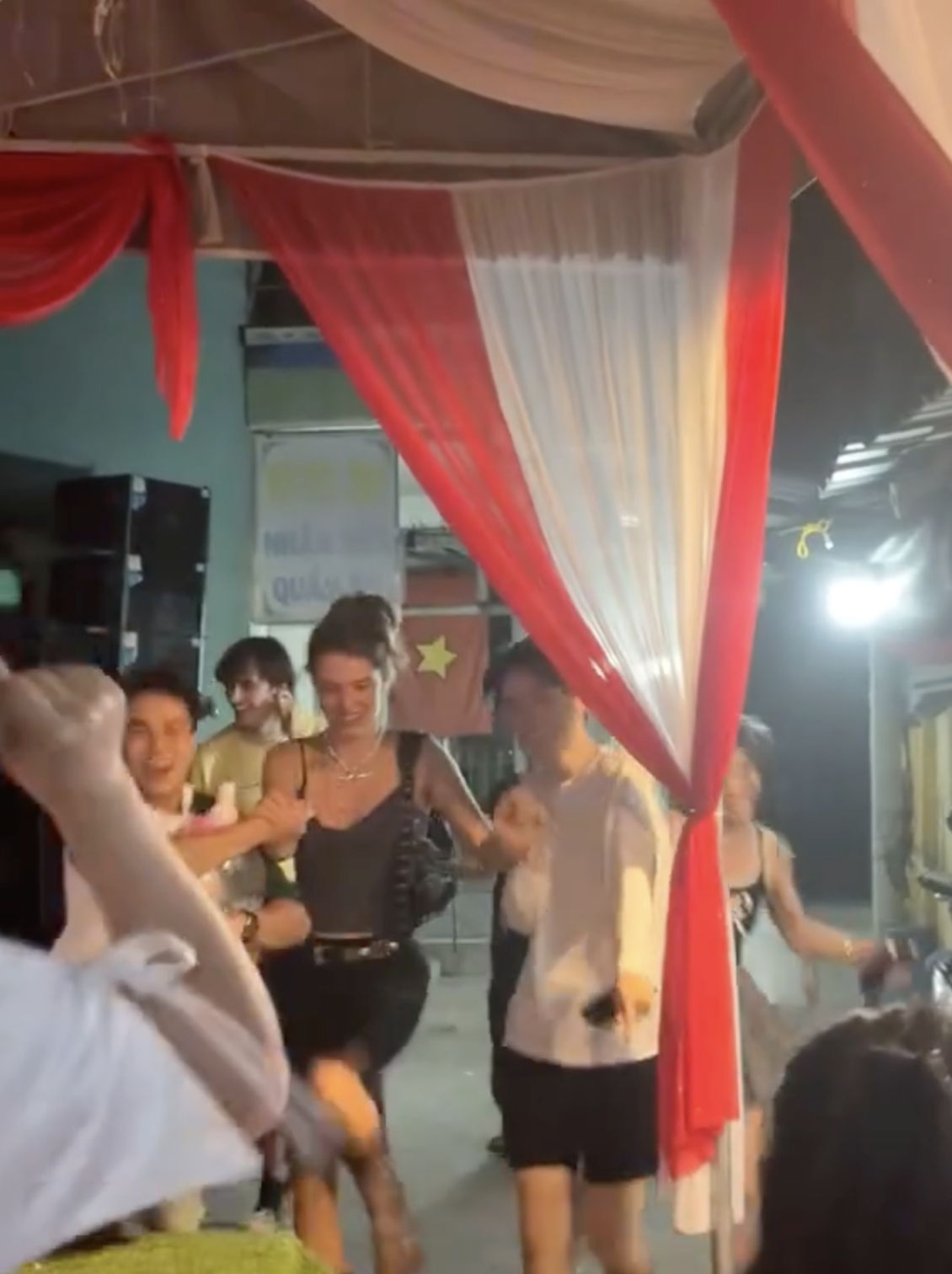 Khách Tây “về nước kể không ai tin” khi bị người miền Tây lôi kéo vào địa điểm này- Ảnh 2. Khách Tây “về nước kể không ai tin” khi bị người miền Tây lôi kéo vào địa điểm này- Ảnh 2.