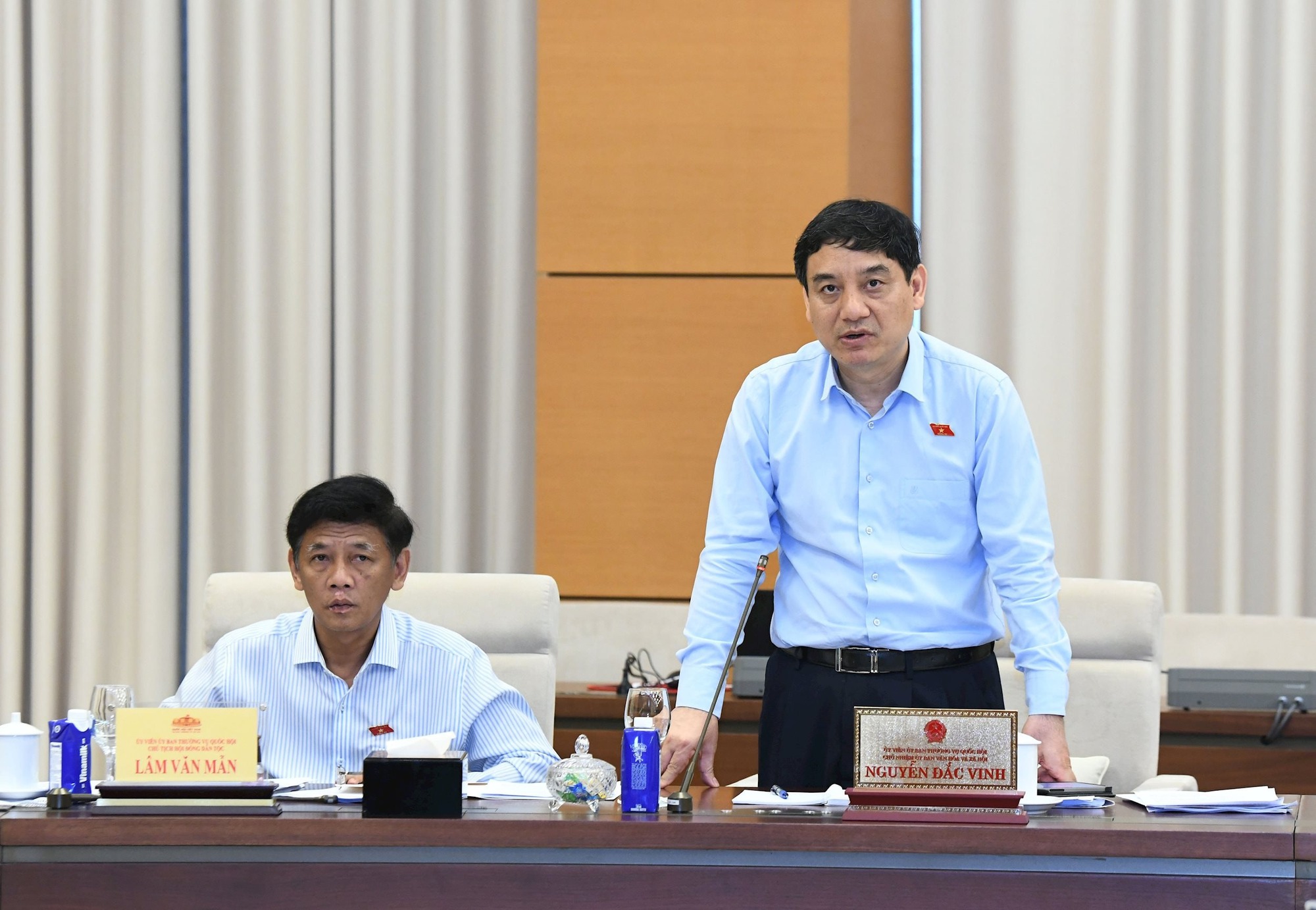 Ông Phan Văn Mãi: Giáo dục phổ thông không phải chỉ học chữ mà phải xây dựng một thế hệ vươn mình- Ảnh 2. Ông Phan Văn Mãi: Giáo dục phổ thông không phải chỉ học chữ mà phải xây dựng một thế hệ vươn mình- Ảnh 2.