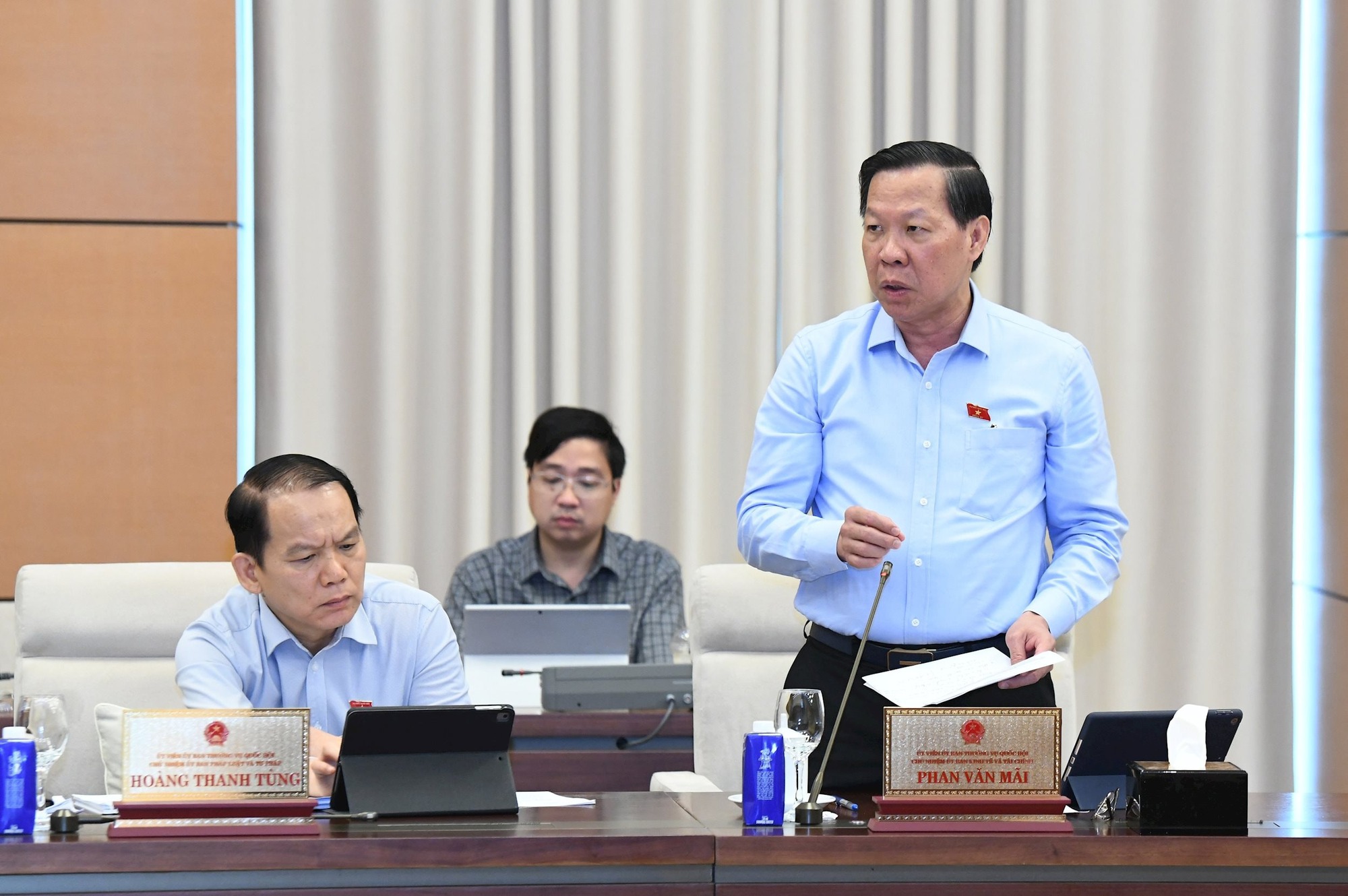 Ông Phan Văn Mãi: Giáo dục phổ thông không phải chỉ học chữ mà phải xây dựng một thế hệ vươn mình- Ảnh 1. Ông Phan Văn Mãi: Giáo dục phổ thông không phải chỉ học chữ mà phải xây dựng một thế hệ vươn mình- Ảnh 1.