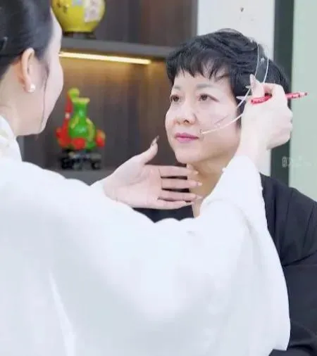 Hàng loạt video nghệ sĩ Việt quảng cáo chân mày phong thủy biến mất- Ảnh 3. Hàng loạt video nghệ sĩ Việt quảng cáo chân mày phong thủy biến mất- Ảnh 3.