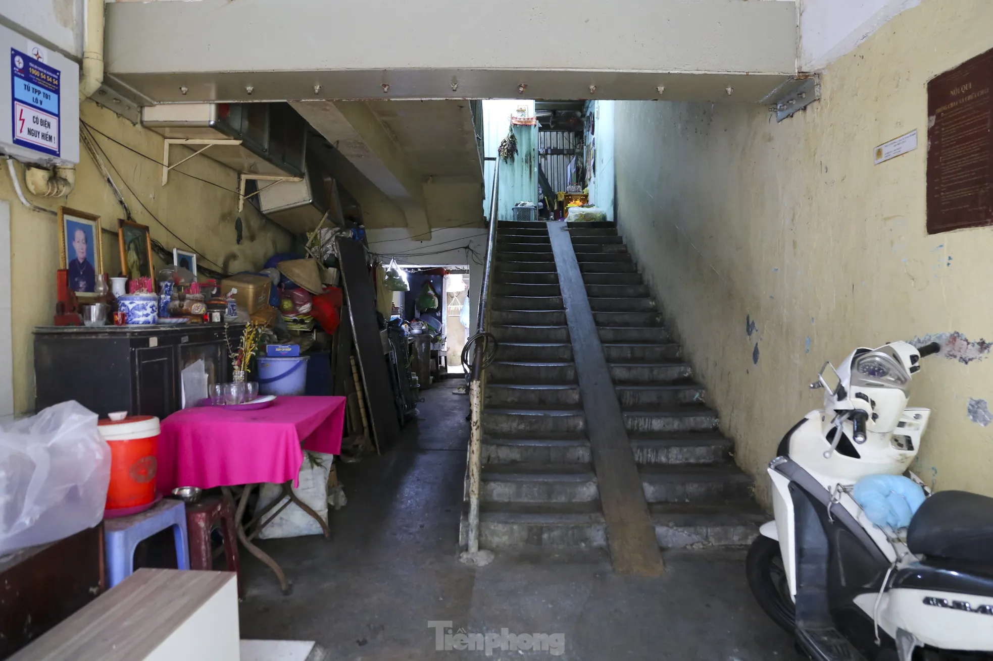 'Chuồng cọp' giăng tầng, khung sắt cố định 'bóp nghẹt' lối thoát ở chung cư TPHCM- Ảnh 14. 'Chuồng cọp' giăng tầng, khung sắt cố định 'bóp nghẹt' lối thoát ở chung cư TPHCM- Ảnh 14.