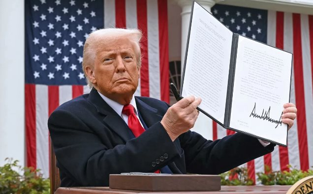 Ông Trump tiếp tục gửi thư thông báo thuế với một loạt nước, một quốc gia bị áp thuế gấp 5 lần ban đầu tuyên bố sẽ đáp trả tương xứng- Ảnh 1. Ông Trump tiếp tục gửi thư thông báo thuế với một loạt nước, một quốc gia bị áp thuế gấp 5 lần ban đầu tuyên bố sẽ đáp trả tương xứng- Ảnh 1.