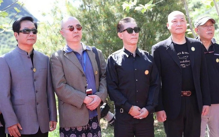 'Đường Tăng' đẹp nhất màn ảnh: Đi hát rong, phát tờ rơi kiếm sống tuổi xế chiều- Ảnh 3. 'Đường Tăng' đẹp nhất màn ảnh: Đi hát rong, phát tờ rơi kiếm sống tuổi xế chiều- Ảnh 3.