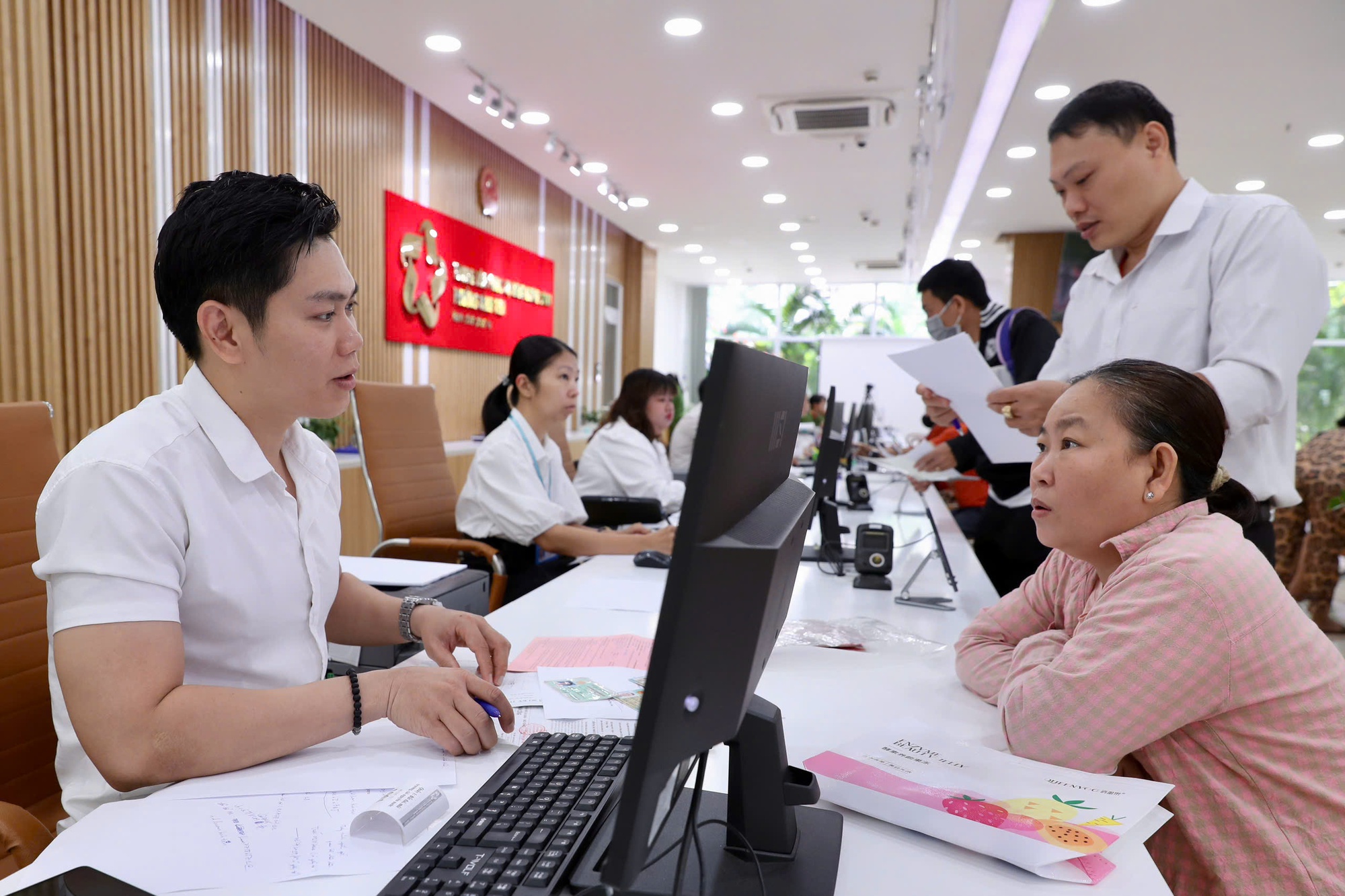 TP HCM ra văn bản khẩn: Tạm dừng tổ chức đoàn đi công tác nước ngoài- Ảnh 1. TP HCM ra văn bản khẩn: Tạm dừng tổ chức đoàn đi công tác nước ngoài- Ảnh 1.