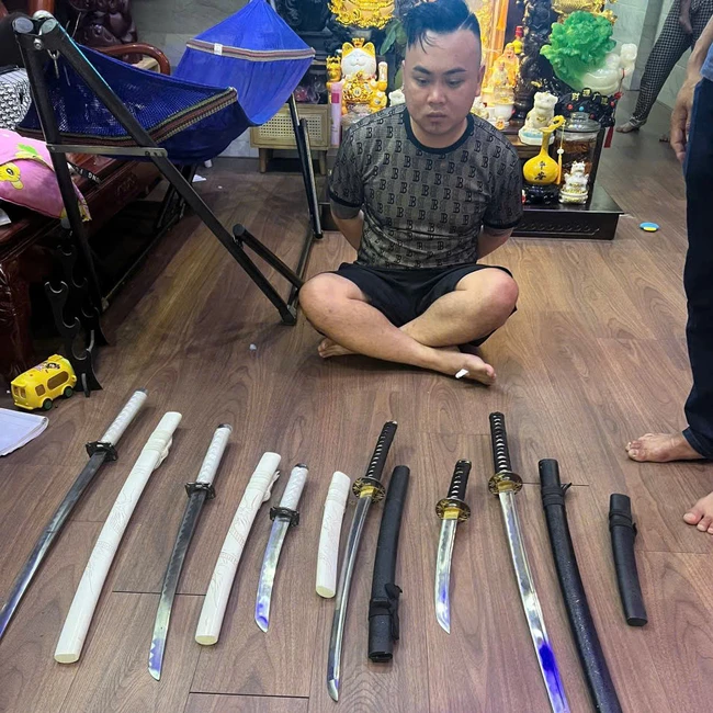 Phá chuyên án cho vay lãi nặng với tổng số tiền giao dịch hơn 20 tỷ đồng- Ảnh 4. Phá chuyên án cho vay lãi nặng với tổng số tiền giao dịch hơn 20 tỷ đồng- Ảnh 4.
