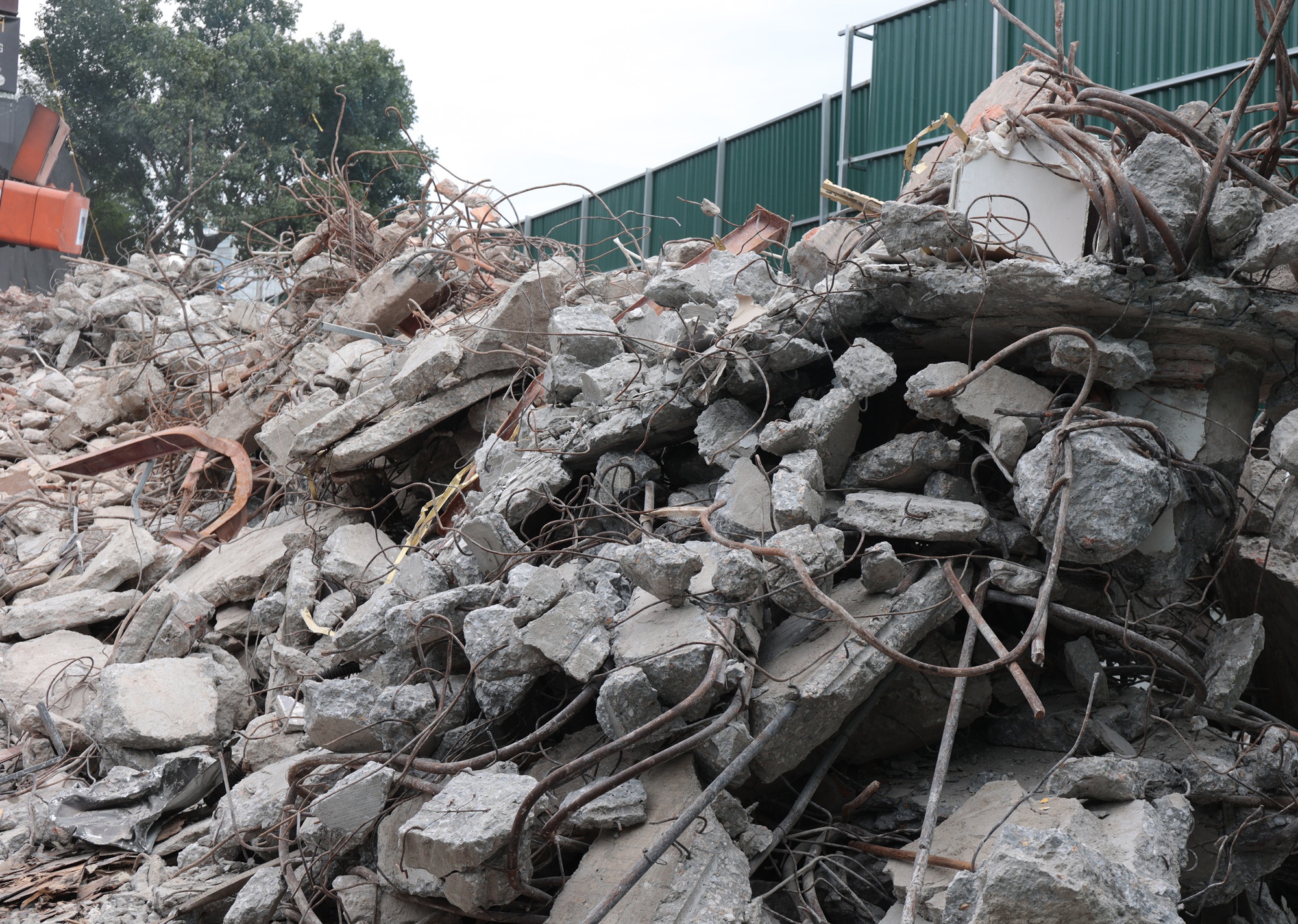 Những hình ảnh mới nhất của toà nhà Hàm Cá Mập sau khoảng một tháng bị tháo dỡ- Ảnh 9. Những hình ảnh mới nhất của toà nhà Hàm Cá Mập sau khoảng một tháng bị tháo dỡ- Ảnh 9.