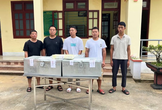Khám xét một xe chở bạc, bắt Diêu Tuấn Vũ- Ảnh 5. Khám xét một xe chở bạc, bắt Diêu Tuấn Vũ- Ảnh 5.