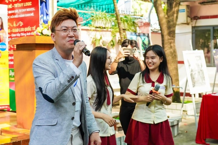 Nhạc sĩ nổi tiếng từng 2 lần mổ não, 5 năm sống như người thực vật giờ ra sao?- Ảnh 2. Nhạc sĩ nổi tiếng từng 2 lần mổ não, 5 năm sống như người thực vật giờ ra sao?- Ảnh 2.