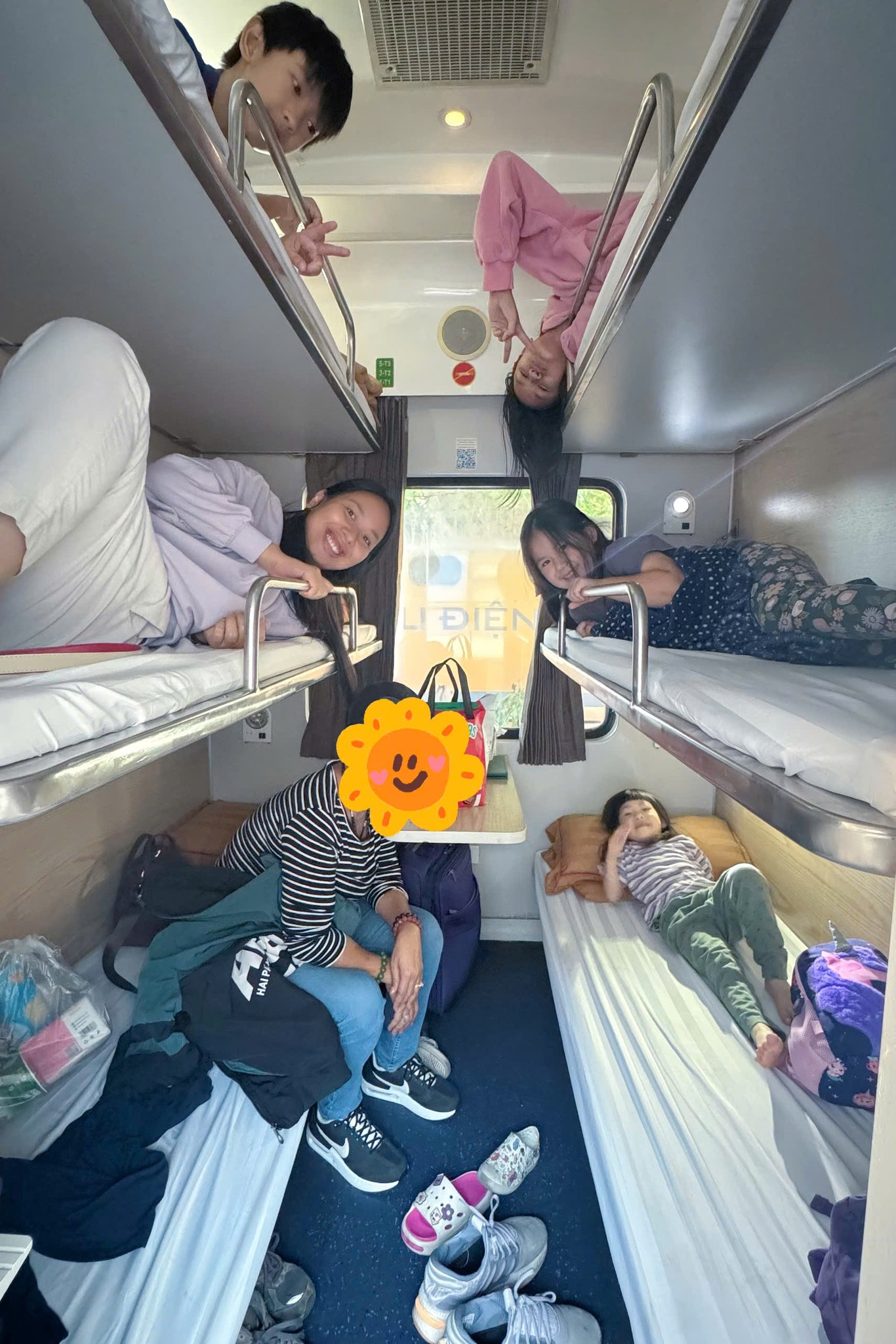 Mẹ 4 con dắt nhau lên tàu đi chill: Tưởng thảm họa mà hóa ra là chuyến đi đáng giá nhất đời- Ảnh 4.