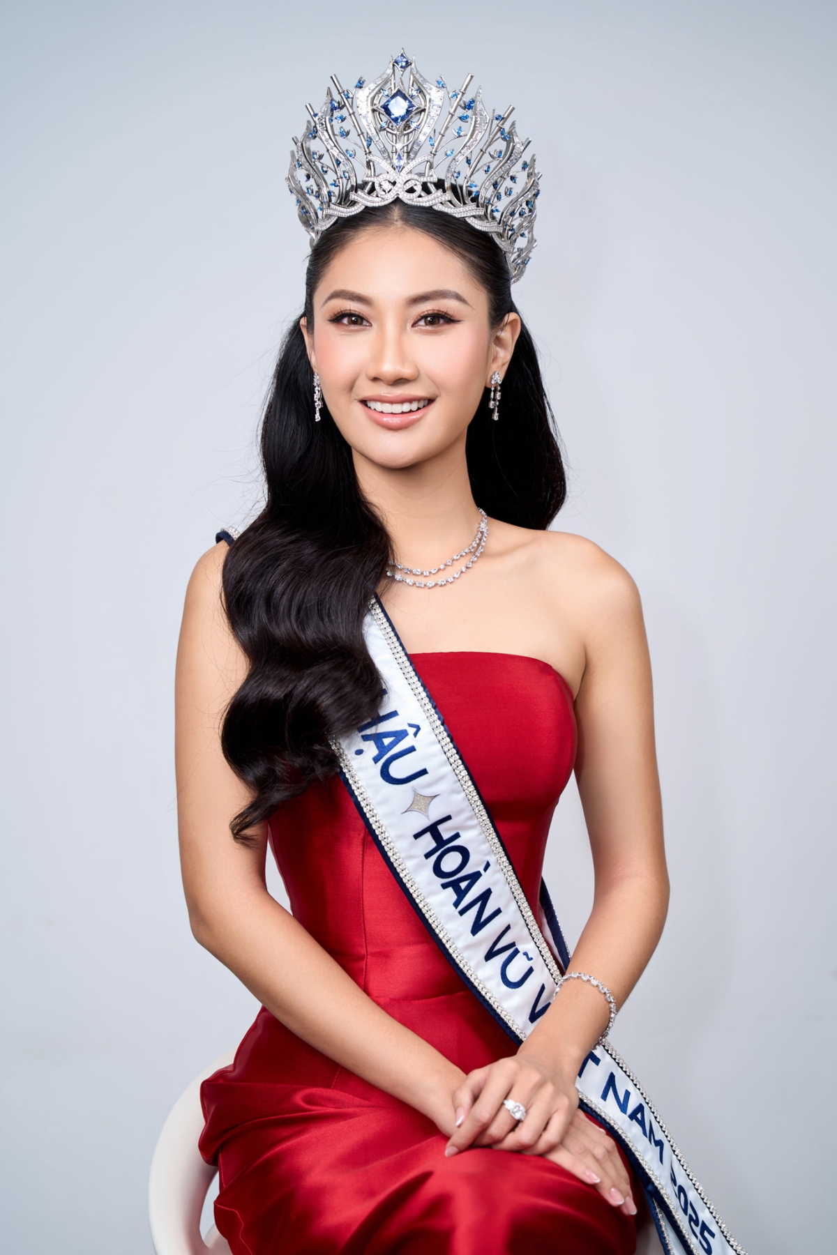 Tân Hoa hậu vừa đăng quang đã được đặt ngang Thanh Thủy, 2 người đẹp khác cũng được gọi tên- Ảnh 6. Tân Hoa hậu vừa đăng quang đã được đặt ngang Thanh Thủy, 2 người đẹp khác cũng được gọi tên- Ảnh 6.