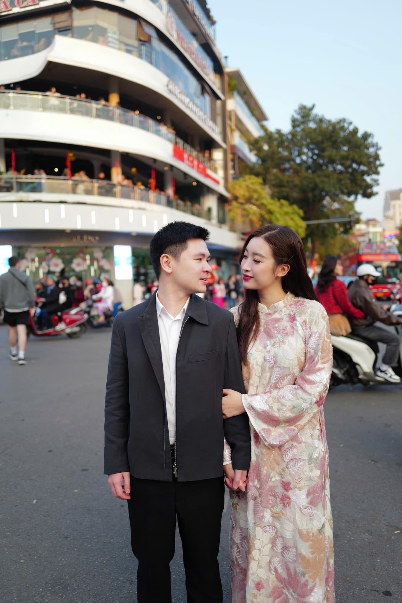 Chủ tịch Vietravel Airlines: Nếu chỉ ngồi và chờ thăng tiến thì những người xung quanh sẽ cảm thấy không công bằng- Ảnh 5. Chủ tịch Vietravel Airlines: Nếu chỉ ngồi và chờ thăng tiến thì những người xung quanh sẽ cảm thấy không công bằng- Ảnh 5.