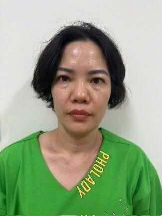 Tạm giữ nhóm "cò mồi" tại cổng Bệnh viện phụ sản Trung ương- Ảnh 1.