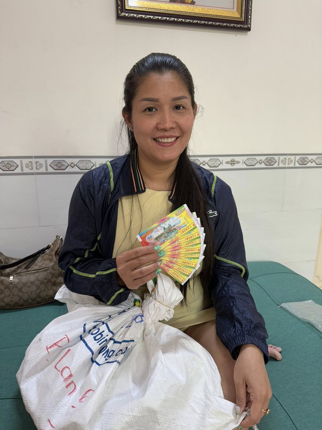 Nam thanh niên không biết chữ trúng độc đắc 4 tỷ đồng, nhận toàn bộ tiền mặt ở nơi gây ngỡ ngàng- Ảnh 1. Nam thanh niên không biết chữ trúng độc đắc 4 tỷ đồng, nhận toàn bộ tiền mặt ở nơi gây ngỡ ngàng- Ảnh 1.