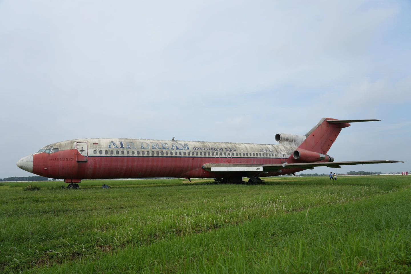 Cận cảnh máy bay Boeing bị "bỏ rơi" 18 năm tại Nội Bài- Ảnh 2. Cận cảnh máy bay Boeing bị "bỏ rơi" 18 năm tại Nội Bài- Ảnh 2.