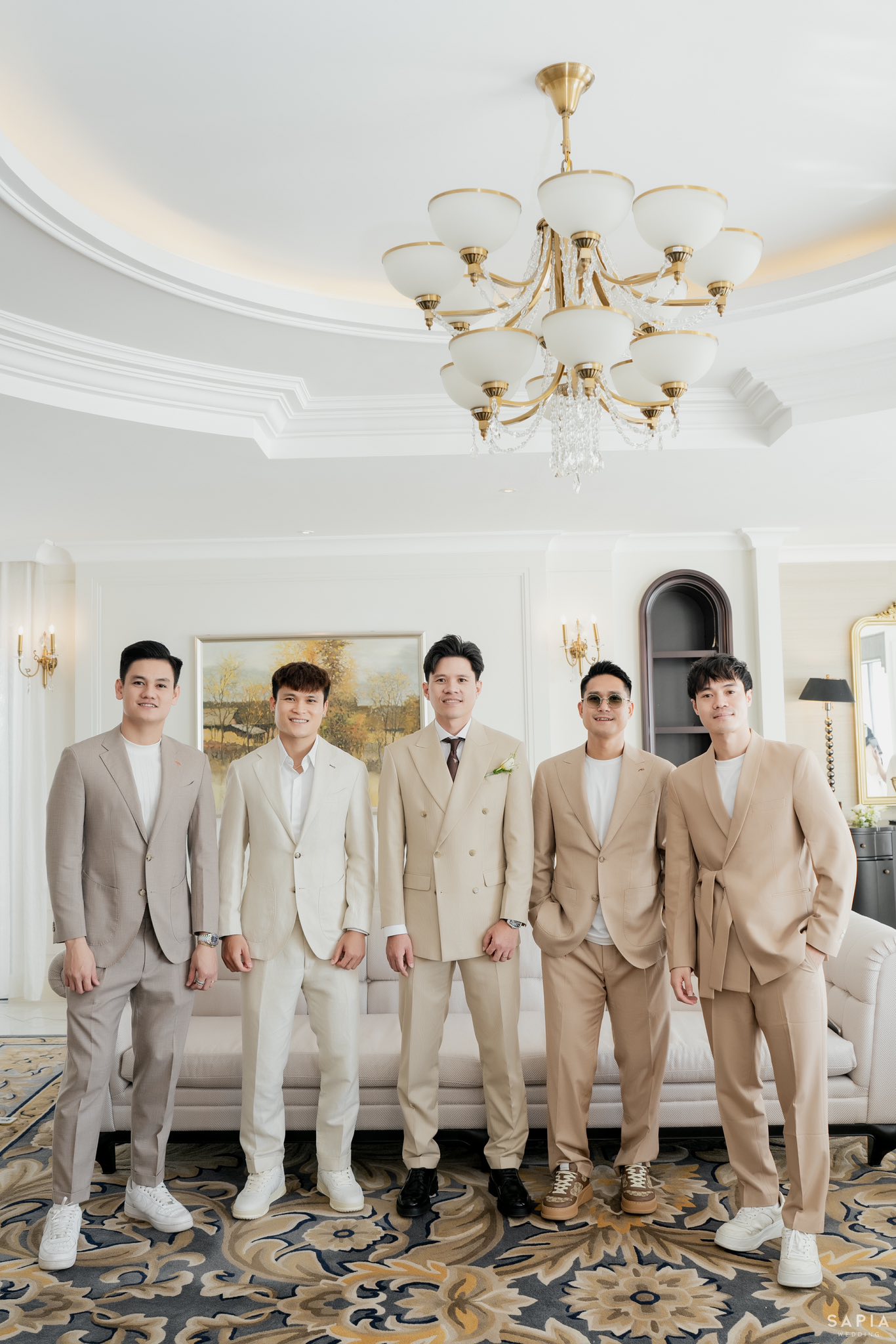 Sốc visual dàn phù rể giá hơn 30 tỷ trong đám cưới xa hoa của trung vệ ĐT Việt Nam và mẹ đơn thân- Ảnh 3. Sốc visual dàn phù rể giá hơn 30 tỷ trong đám cưới xa hoa của trung vệ ĐT Việt Nam và mẹ đơn thân- Ảnh 3.