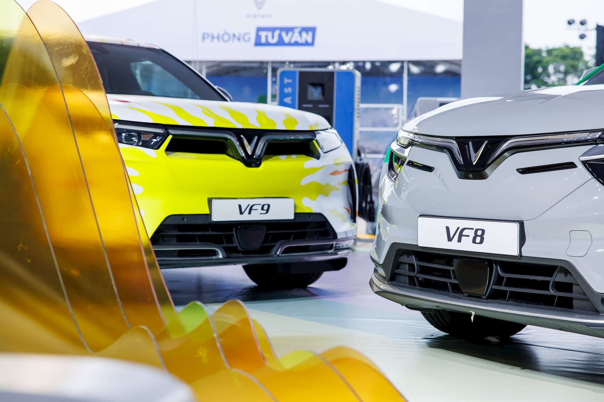 Tỷ phú Phạm Nhật Vượng mang loạt xe điện từ VF 3 tới VF 9 tới SVĐ Mỹ Đình để người dân thoải mái… đổi, hỗ trợ tối đa lên tới gần 240 triệu đồng- Ảnh 2. Tỷ phú Phạm Nhật Vượng mang loạt xe điện từ VF 3 tới VF 9 tới SVĐ Mỹ Đình để người dân thoải mái… đổi, hỗ trợ tối đa lên tới gần 240 triệu đồng- Ảnh 2.