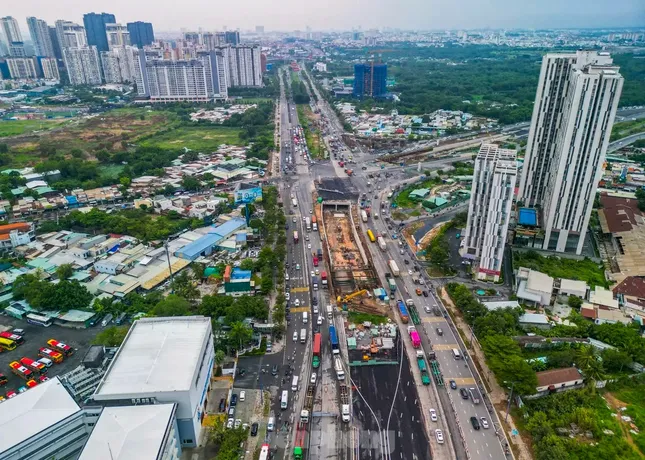 Hơn 10.800 tỷ đồng vốn đầu tư công cho giao thông TPHCM cần phải giải ngân- Ảnh 1. Hơn 10.800 tỷ đồng vốn đầu tư công cho giao thông TPHCM cần phải giải ngân- Ảnh 1.
