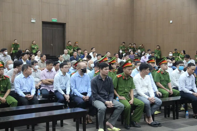 Tuyên án cựu Bí thư Tỉnh ủy Hoàng Thị Thúy Lan và Chủ tịch Tập đoàn Phúc Sơn- Ảnh 3. Tuyên án cựu Bí thư Tỉnh ủy Hoàng Thị Thúy Lan và Chủ tịch Tập đoàn Phúc Sơn- Ảnh 3.