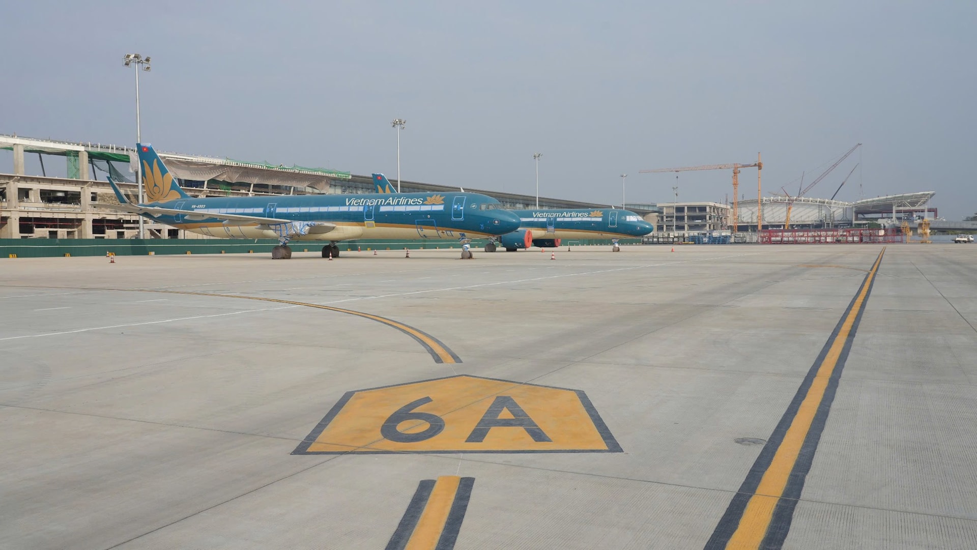Nghiên cứu đầu tư các dự án điện mặt trời tại các cảng hàng không- Ảnh 1. Nghiên cứu đầu tư các dự án điện mặt trời tại các cảng hàng không- Ảnh 1.