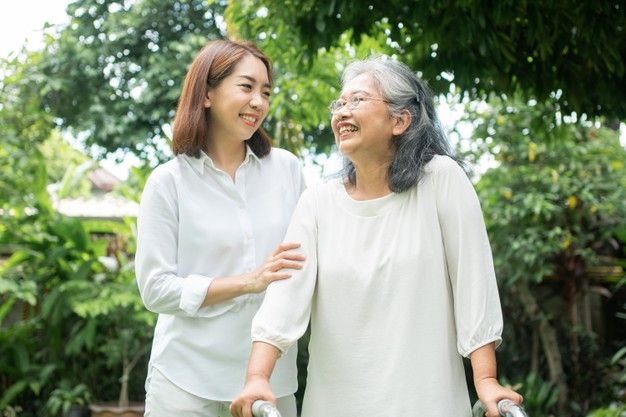 Từ lo cho cha mẹ, con cái nhận ra: Chính mình cũng cần được chăm sóc đúng cách khi về già- Ảnh 1. Từ lo cho cha mẹ, con cái nhận ra: Chính mình cũng cần được chăm sóc đúng cách khi về già- Ảnh 1.