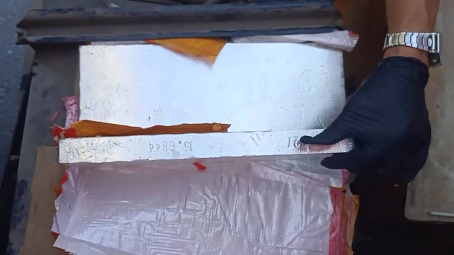 Khám xét một xe chở bạc, bắt Diêu Tuấn Vũ- Ảnh 1. Khám xét một xe chở bạc, bắt Diêu Tuấn Vũ- Ảnh 1.