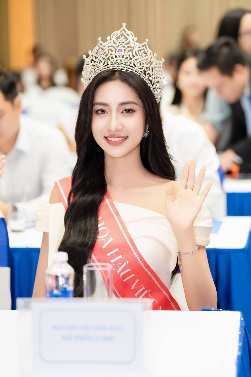 Tân Hoa hậu vừa đăng quang đã được đặt ngang Thanh Thủy, 2 người đẹp khác cũng được gọi tên- Ảnh 8. Tân Hoa hậu vừa đăng quang đã được đặt ngang Thanh Thủy, 2 người đẹp khác cũng được gọi tên- Ảnh 8.